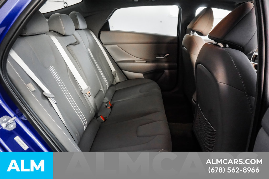 Used 2025 Hyundai Elantra SEL FWD image 16