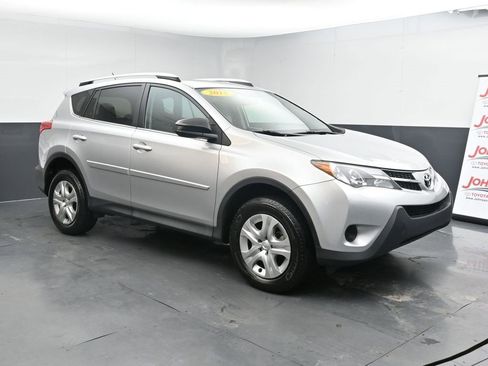 Used 2015 Toyota RAV4 LE image 2