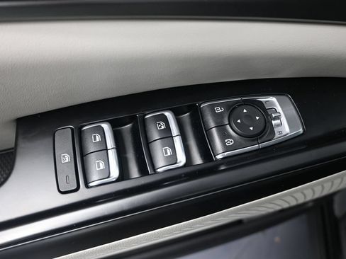 Certified 2024 Kia Carnival LX FWD image 10