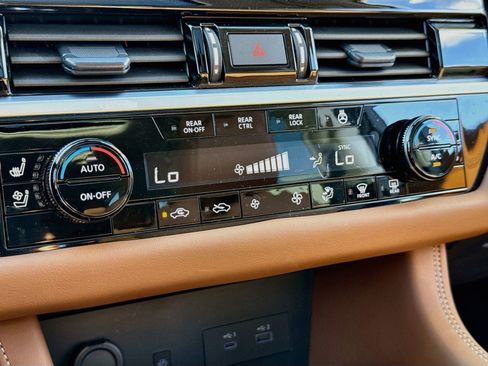 Certified 2025 Nissan Pathfinder Platinum AWD/4WD image 18