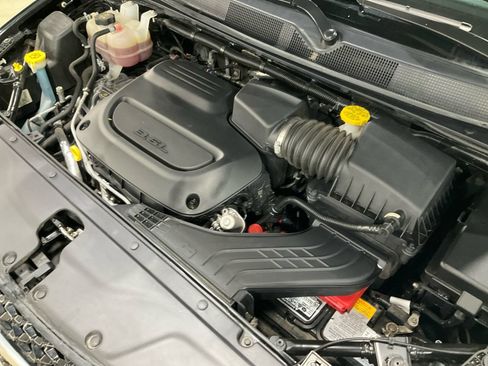 Used 2023 Chrysler Pacifica Touring-L FWD image 29