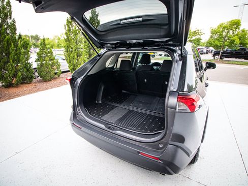 Used 2023 Toyota RAV4 XLE FWD image 30