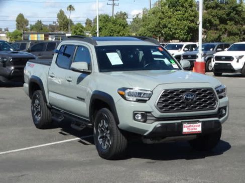 Used 2022 Toyota Tacoma TRD Off-Road w/ TRD Premium Off Road Package AWD/4WD image 2