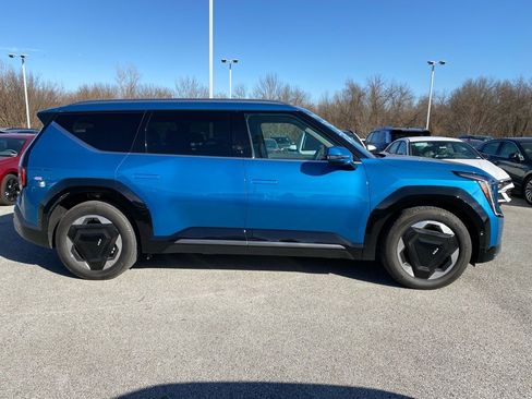 Used 2024 Kia EV9 Land image 5