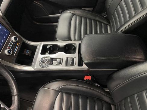 Used 2021 Ford Edge SEL image 18