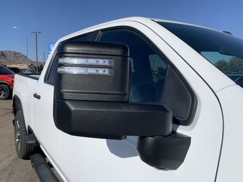 Used 2024 Chevrolet Silverado 2500 Custom w/ Custom Value Package image 5