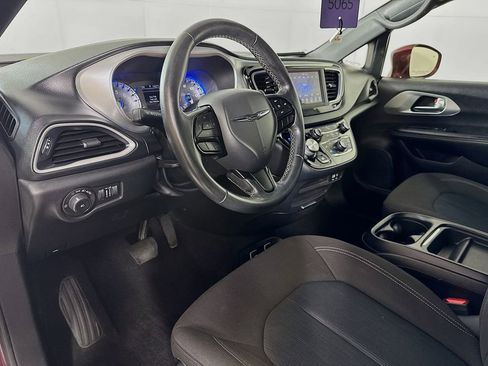 Used 2020 Chrysler Pacifica Touring w/ S Appearance Package image 11