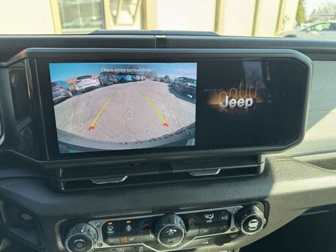 Used 2024 Jeep Wrangler Unlimited Sport image 18