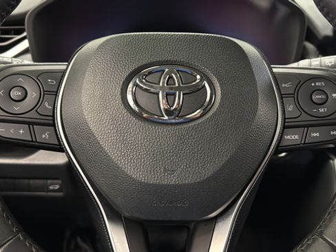 Used 2021 Toyota RAV4 XLE Premium AWD/4WD image 16