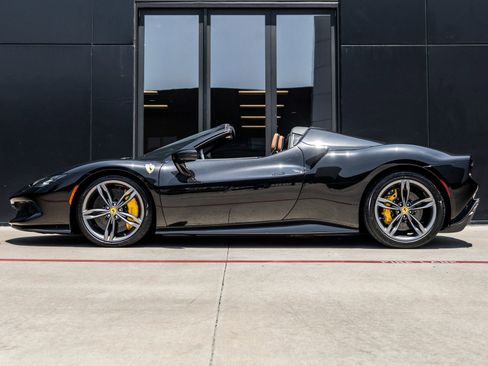 Used 2025 Ferrari 296 GTS RWD image 9