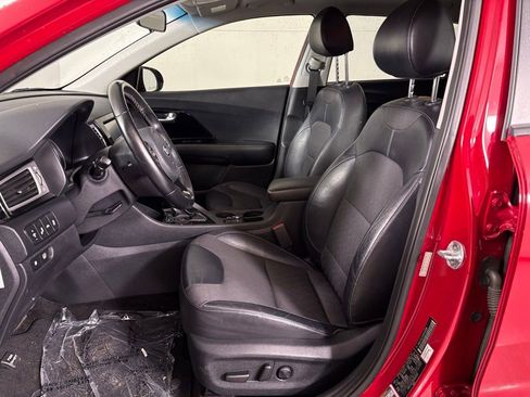 Used 2017 Kia Niro EX image 16