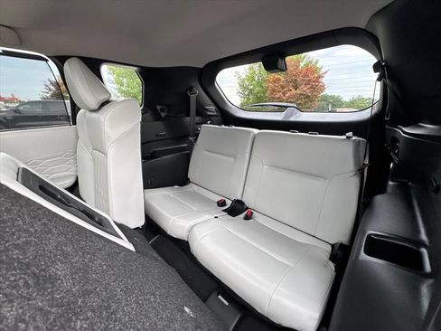 Used 2025 Mitsubishi Outlander AWD image 13