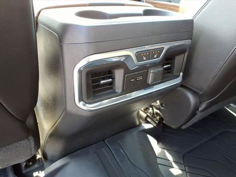 Used 2021 Chevrolet Silverado 1500 High Country w/ Technology Package AWD/4WD image 9