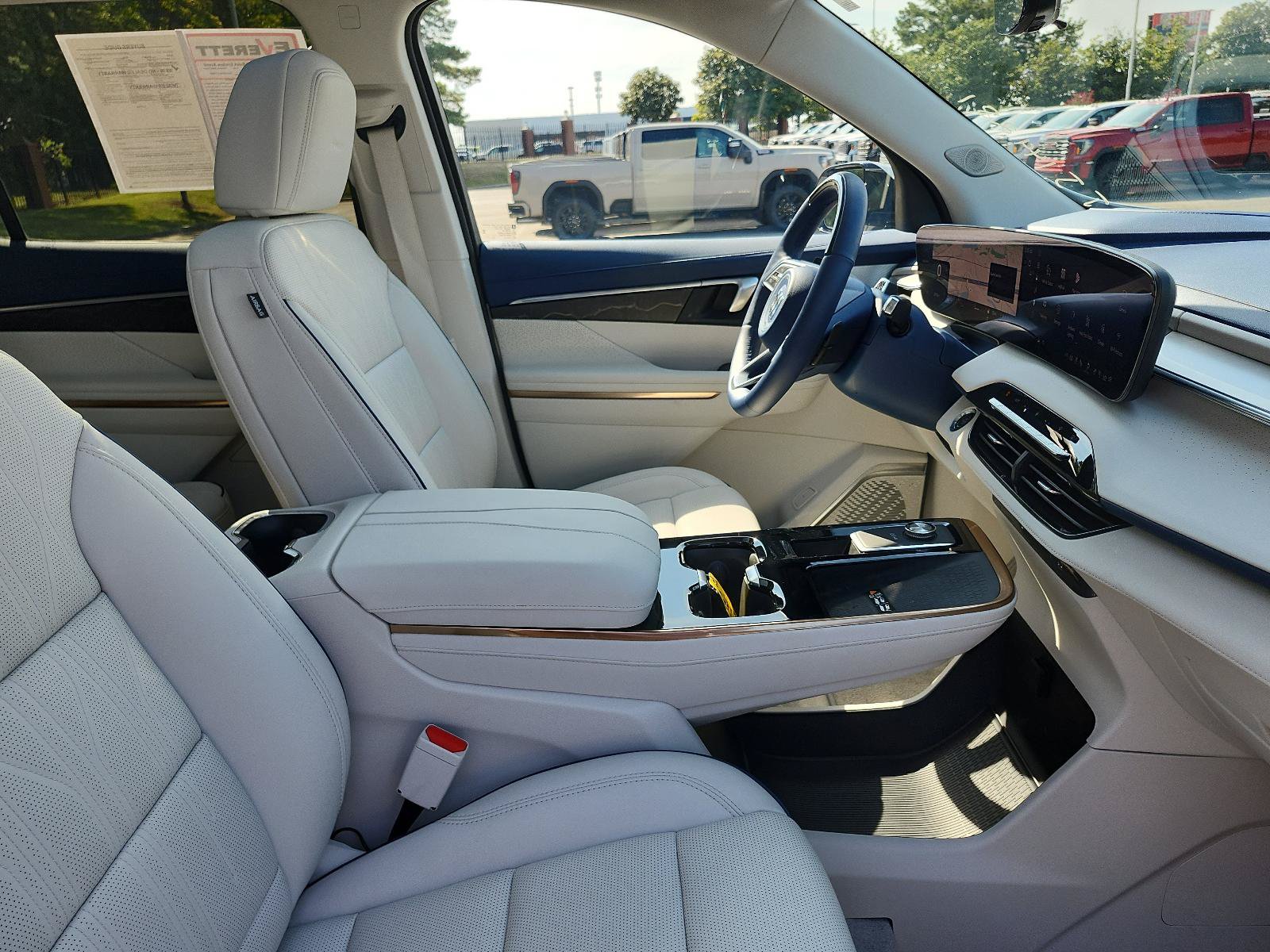 Used 2026 Buick Enclave Avenir w/ Super Cruise Package FWD image 7