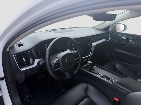 Used 2020 Volvo S60 T5 Momentum image 9
