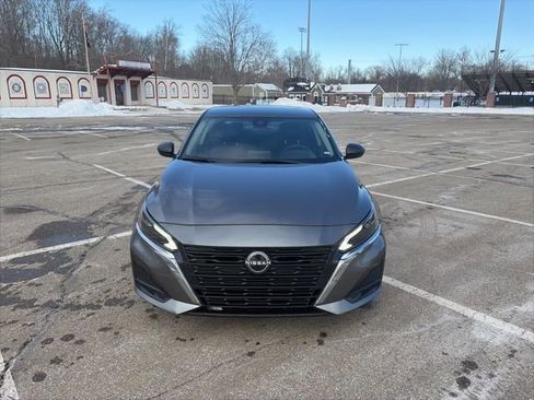 Used 2024 Nissan Altima 2.5 SV FWD image 2