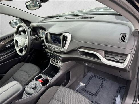 Used 2024 GMC Terrain SLE image 21