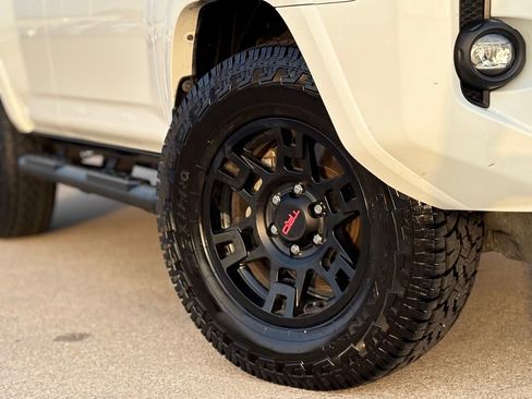Used 2023 Toyota 4Runner SR5 Premium w/ Moonroof Package AWD/4WD image 11