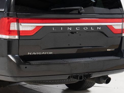 Used 2015 Lincoln Navigator 2WD image 13