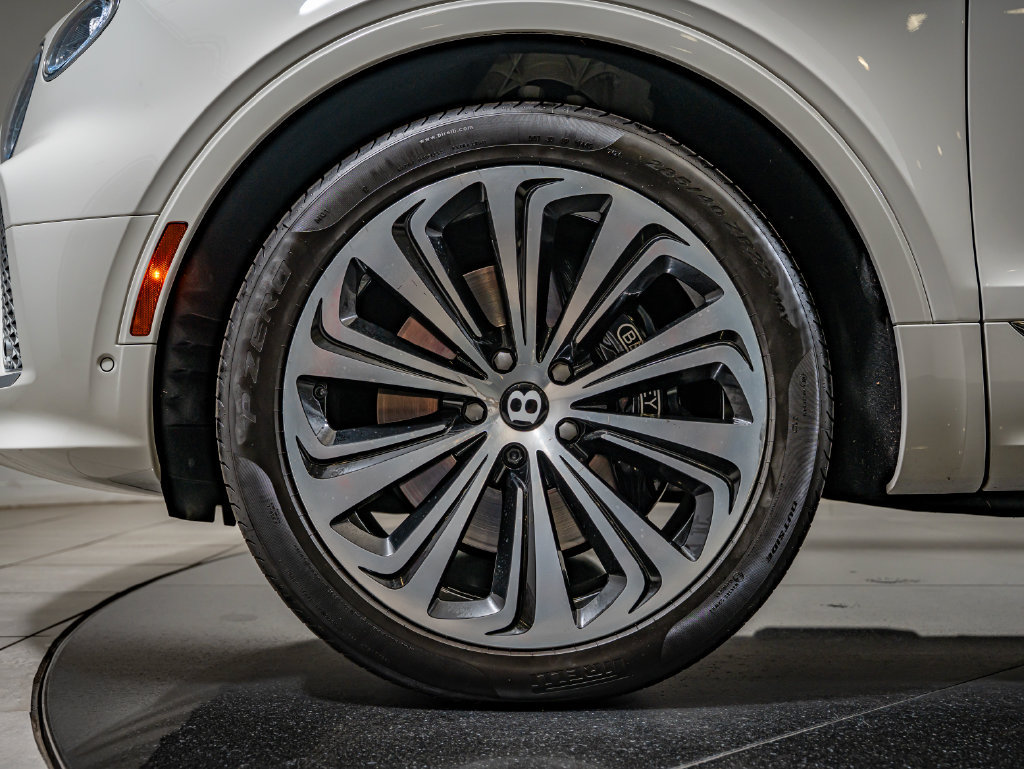 Used 2022 Bentley Bentayga AWD/4WD image 10