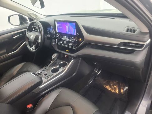 Used 2023 Toyota Highlander Limited image 16