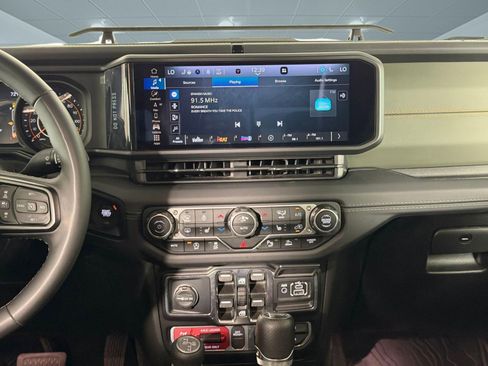 Used 2025 Jeep Gladiator Mojave AWD/4WD image 23