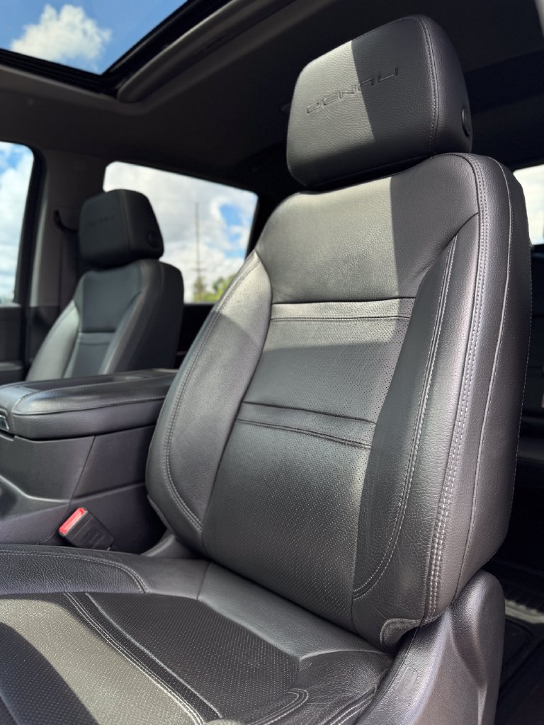 Used 2022 GMC Sierra 3500 Denali w/ Denali Black Diamond Edition AWD/4WD image 33