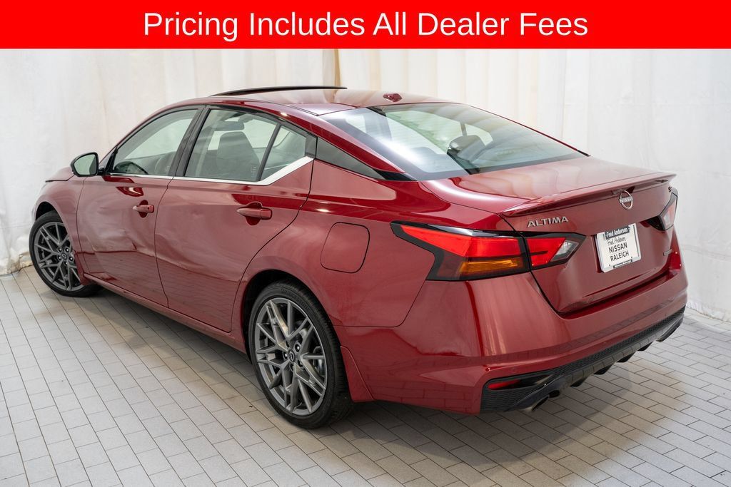 Certified 2024 Nissan Altima 2.0 SR FWD image 3