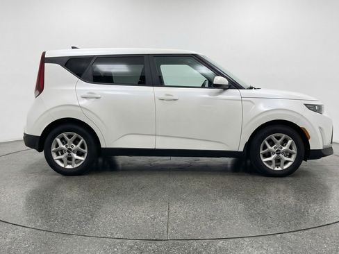 Used 2025 Kia Soul LX w/ LX Technology Package image 11