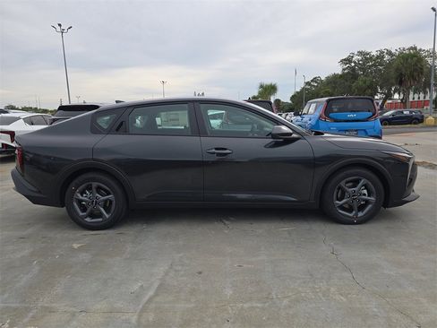 New 2025 Kia K4 LXS image 7