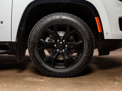 Used 2023 Jeep Wagoneer Series II image 11