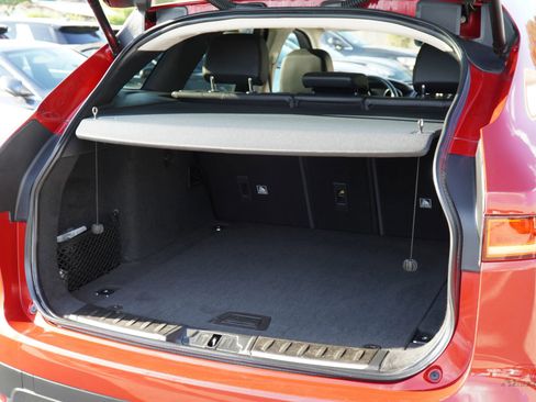 Used 2019 Jaguar F-PACE Premium image 8