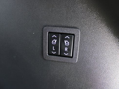 Used 2022 Buick Enclave Avenir w/ Avenir Technology Package image 18