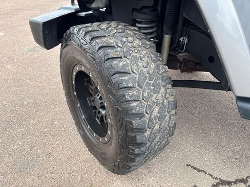 Used 2014 Jeep Wrangler Unlimited Sahara w/ Connectivity Group AWD/4WD image 43