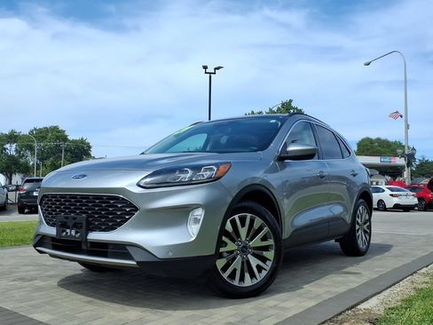 Used 2021 Ford Escape Titanium AWD/4WD image 4