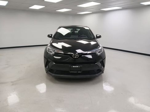 Used 2019 Toyota C-HR LE image 3