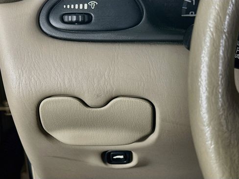 Used 2004 Chevrolet Malibu Classic FWD image 16