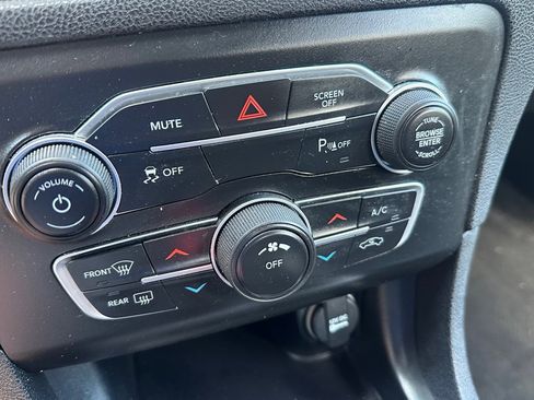 Used 2020 Dodge Charger SXT w/ Leather Interior Group image 18