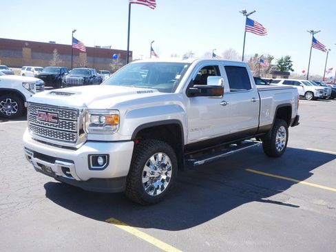 Used 2019 GMC Sierra 2500 Denali w/ Duramax Plus Package AWD/4WD image 4