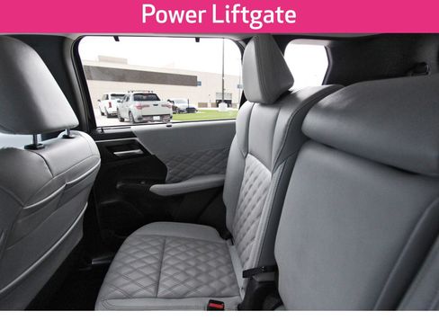 Used 2023 Mitsubishi Outlander SEL FWD image 13
