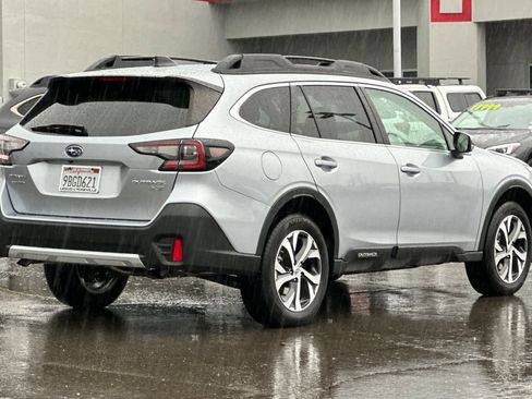 Used 2022 Subaru Outback Limited XT image 2