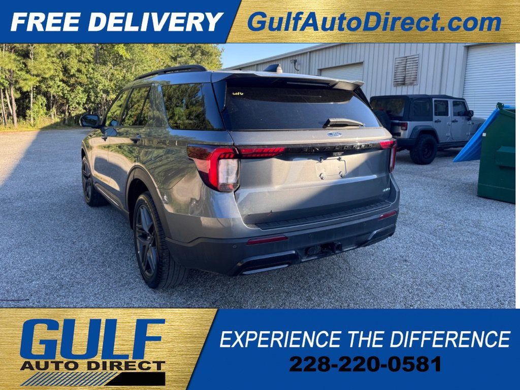 Used 2025 Ford Explorer ST-Line w/ ST-Line Street Pack AWD/4WD image 4