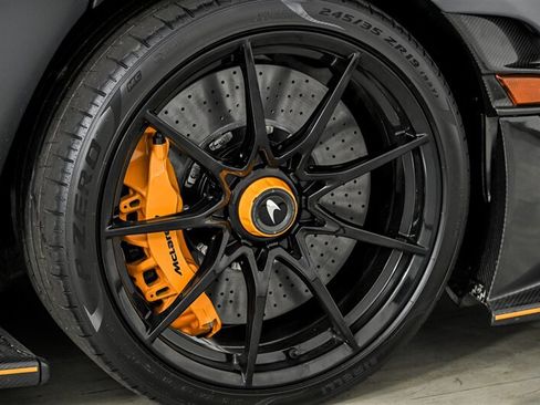Used 2019 McLaren Senna RWD image 21