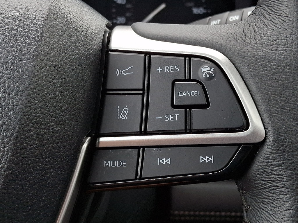 Certified 2025 Toyota Sienna XLE FWD image 23