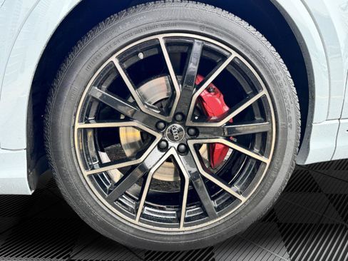 Used 2023 Audi Q8 Prestige w/ Prestige Package image 9