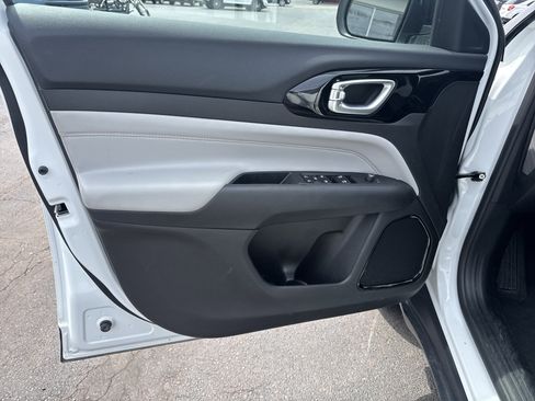 Used 2025 Jeep Compass Limited AWD/4WD image 15