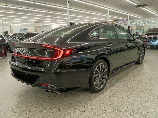 Used 2020 Hyundai Sonata Limited w/ Preferred Accessory Package FWD image 5