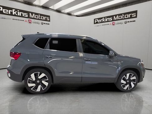 Used 2024 Volkswagen Taos SEL AWD/4WD image 6