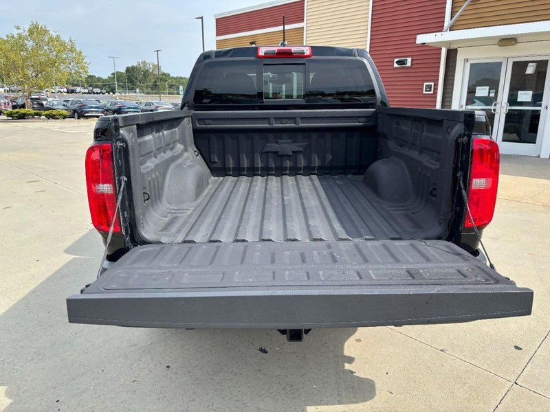 Used 2022 Chevrolet Colorado Z71 w/ Z71 Midnight Edition AWD/4WD image 7