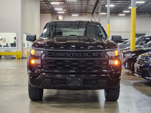 Used 2024 Chevrolet Silverado 1500 Custom Trail Boss w/ Midnight Edition AWD/4WD image 2